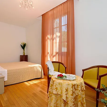 فندق La Colonna 3*